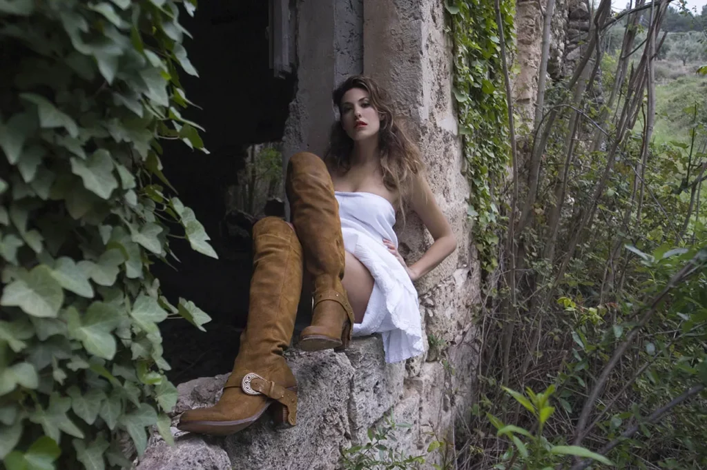 107 imagen sancho boots con Fernanda de escala m direccion artistica de Juanjo Hernandez