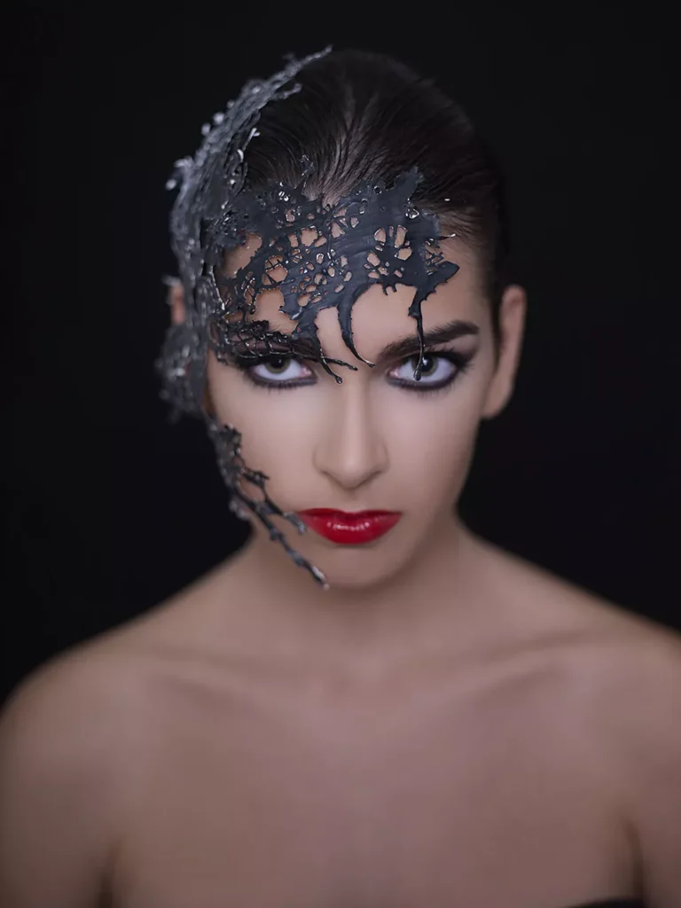 37 publicidad para el artista plástico juanjo hernandez con Maria de escala m